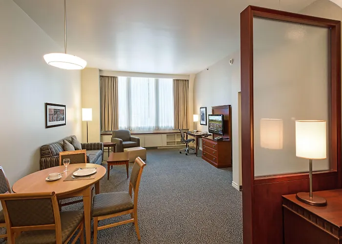 Le Square Phillips Hotel & Suites