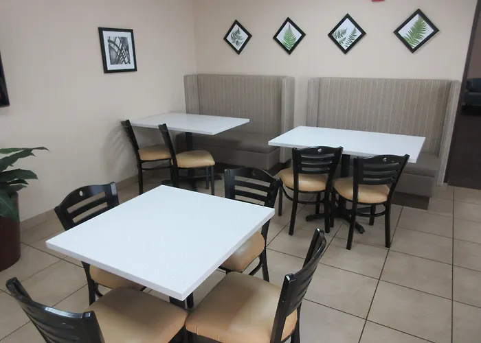 Holiday Inn Express & Suites Dania Beach - Airport Area