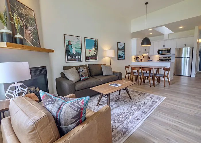 Waters Edge Shoreside Suites