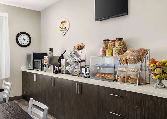 Super 8 By Wyndham Sarnia On