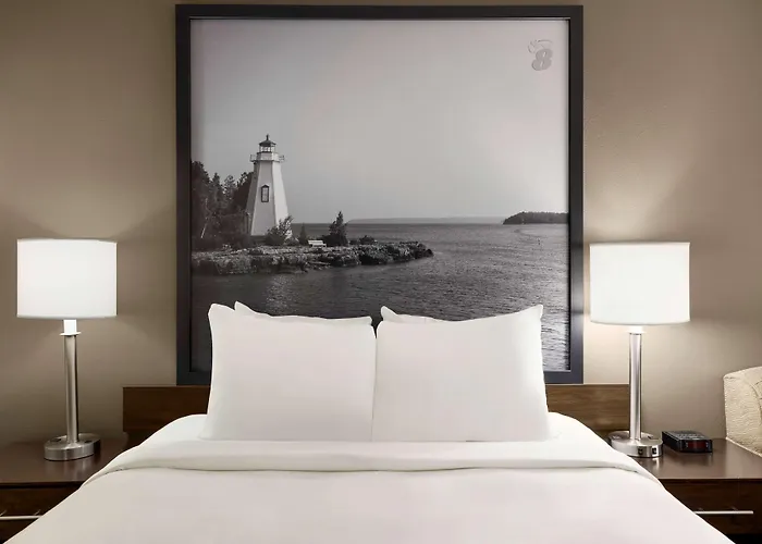 Super 8 By Wyndham Sarnia On