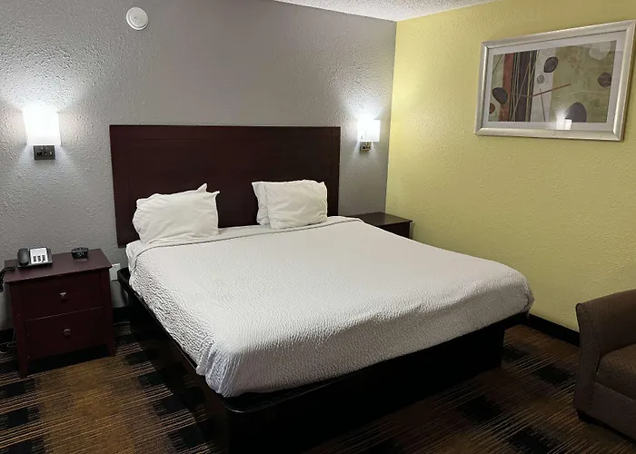 Travelodge By Wyndham Airport Platte City