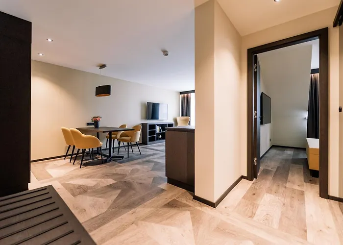 Court Hotel