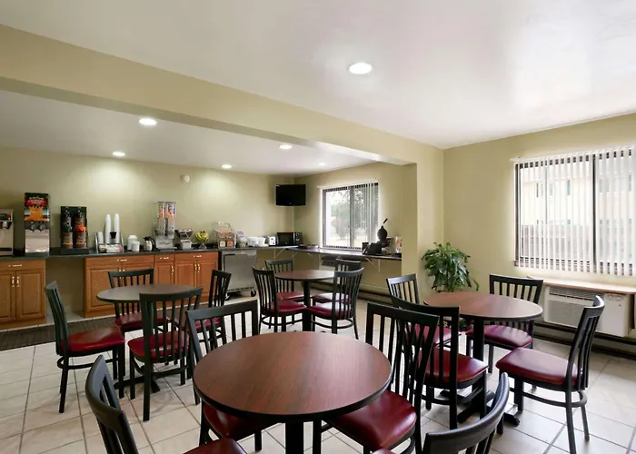 Super 8 By Wyndham Eau Claire Wi