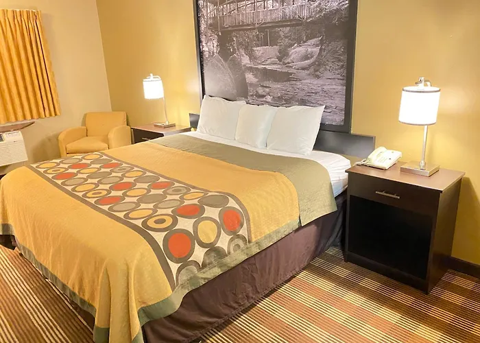 Super 8 By Wyndham Eau Claire Wi