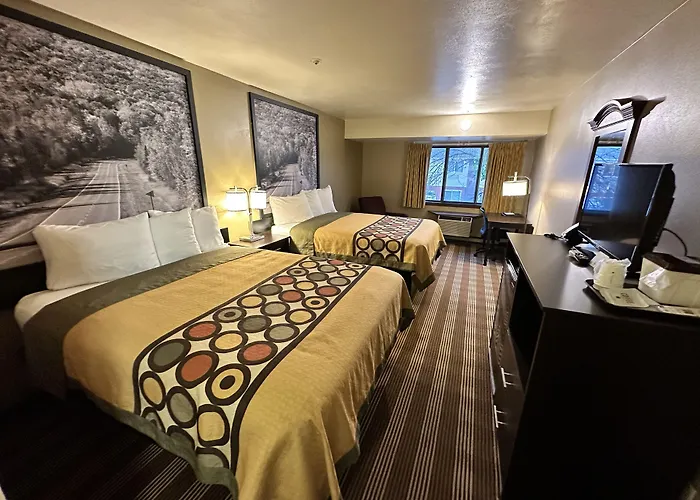 Super 8 By Wyndham Eau Claire Wi Hotel