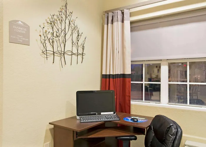 Microtel Inn & Suites By Wyndham Bushnell