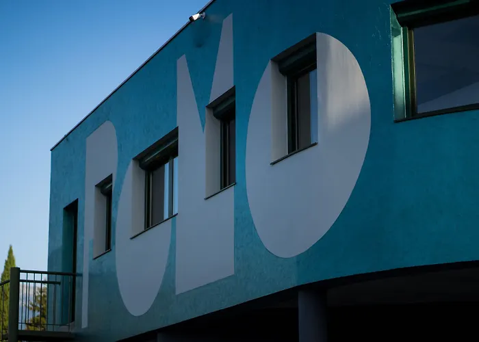 Pomo Hotel & Restaurant
