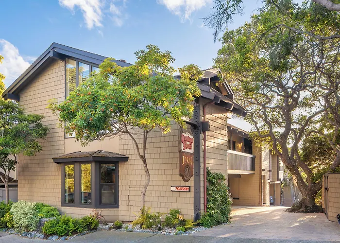 Carriage House Inn