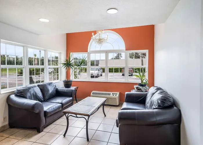 Golden Isles Inn & Suites Brunswick South
