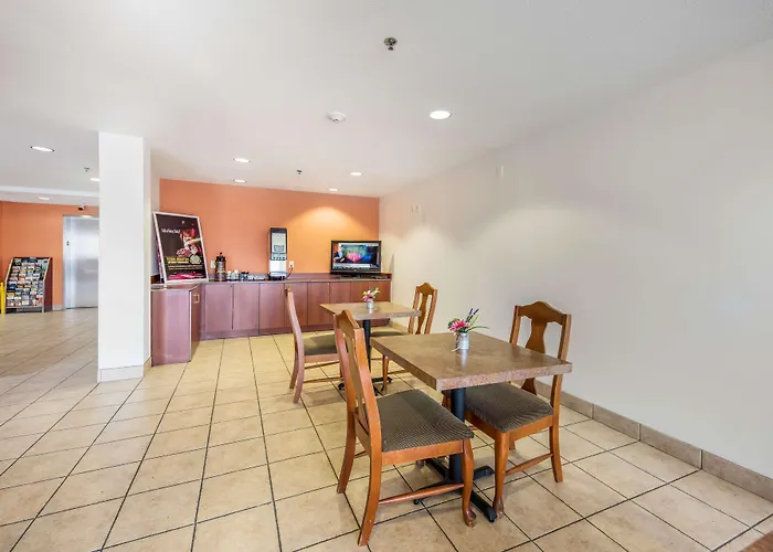 Golden Isles Inn & Suites Brunswick South