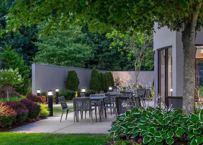 Courtyard By Marriott Providence Lincoln
