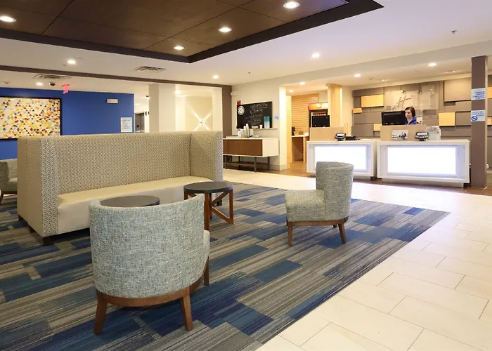 Holiday Inn Express & Suites Newport News By Ihg