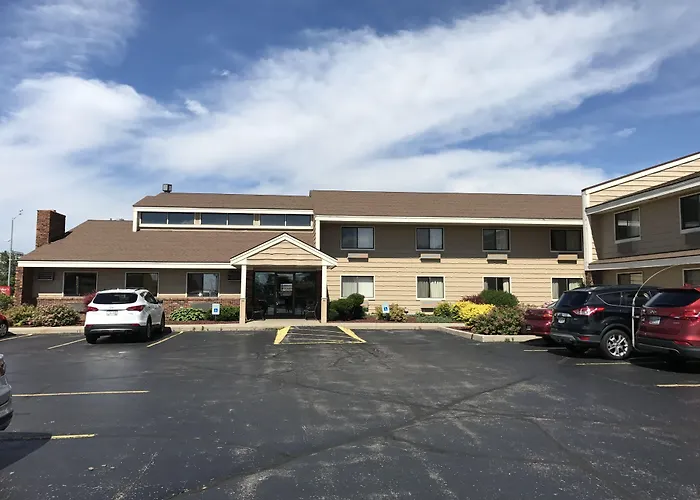 Americinn By Wyndham West Bend