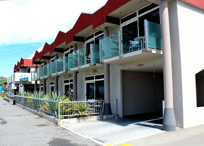 The White Morph Motels