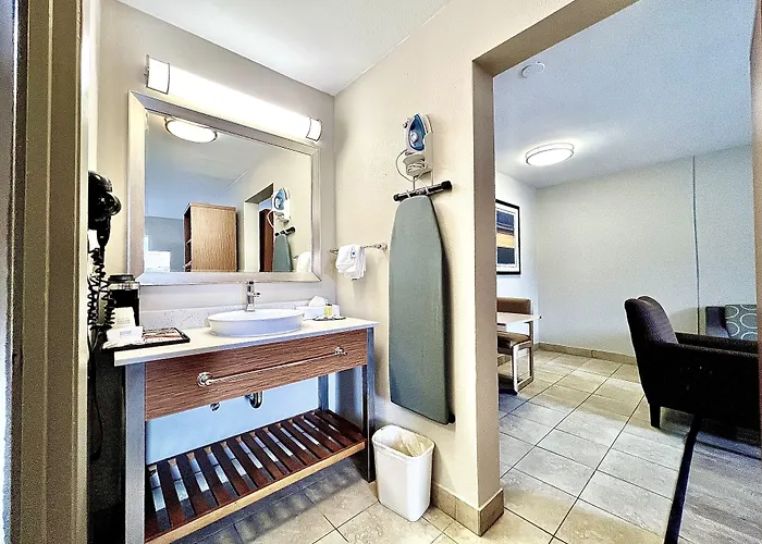 Days Inn & Suites By Wyndham Arlington Near Six Flags