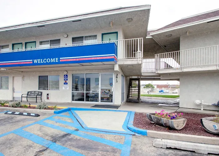 Days Inn By Wyndham Rock Springs I-80 Green River
