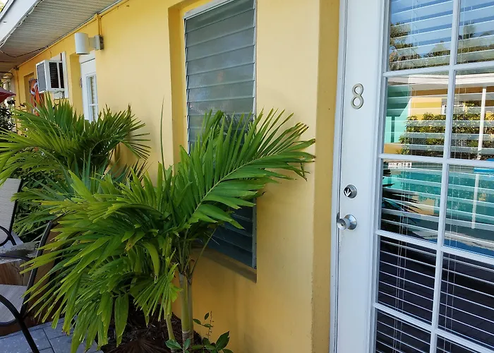 Alexander Palms Court - No Hidden Resort Fees! Key West