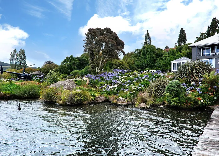 Black Swan Lakeside Boutique Hotel
