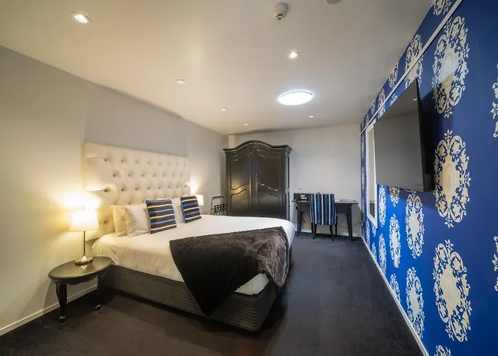 Black Swan Lakeside Boutique Hotel