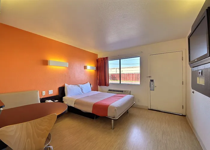 Motel 6-Laredo, Tx - South