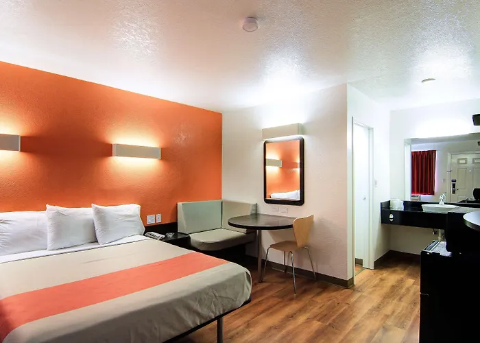 Motel 6 Old Town Scottsdale Fashion Square