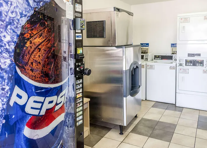 Motel 6 Bakersfield, Ca - Convention Center