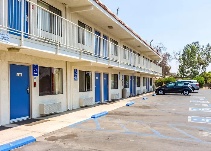 Motel 6 Bakersfield, Ca - Convention Center