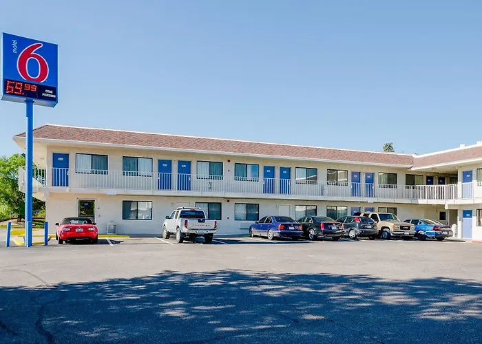Motel 6 Thornton