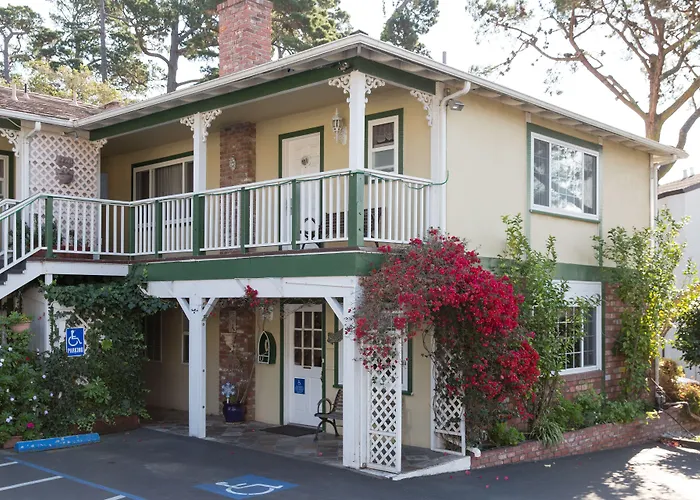 Carmel Inn & Suites