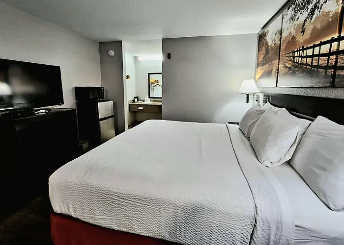 Days Inn By Wyndham Sulphur La