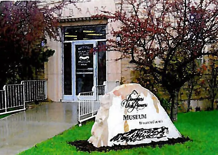 Comfort Inn & Suites Logan Near University