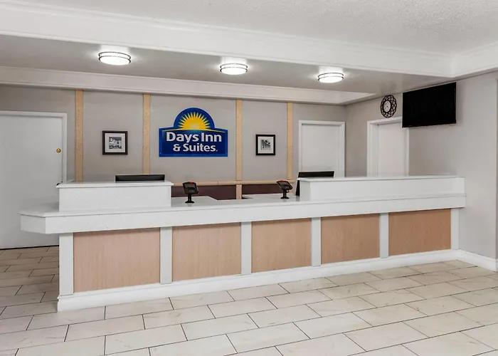 Days Inn & Suites By Wyndham Arlington Heights