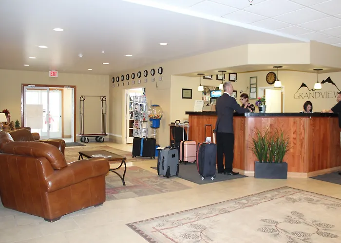 Grand View Inn & Suites