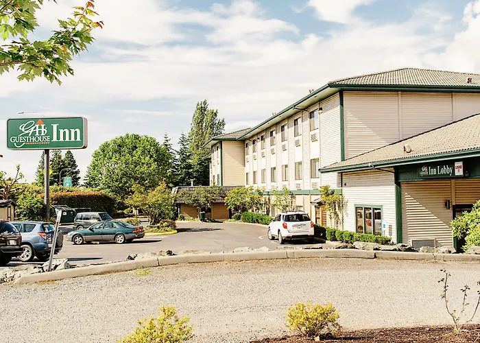 Lavissh Inn And Suites