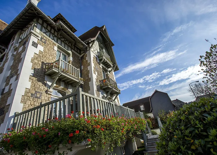 Villa Augeval Hotel De Charme & Spa