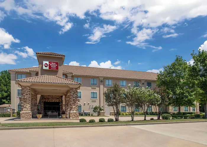Best Western Plus Crown Colony Inn & Suites