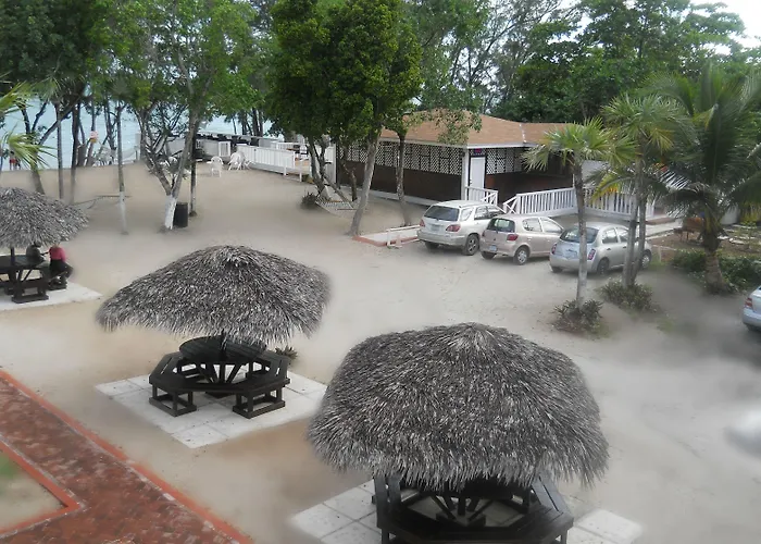 Coral Harbour Beach House And Villas