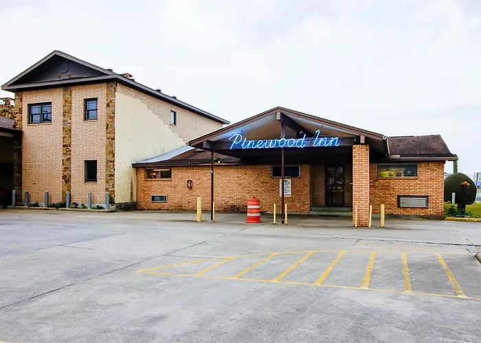 Oyo Pinewood Inn & Suites Silsbee