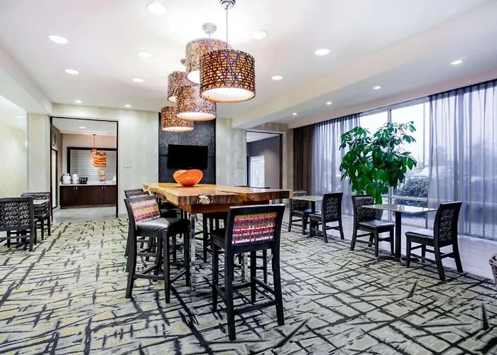 La Quinta Inn & Suites