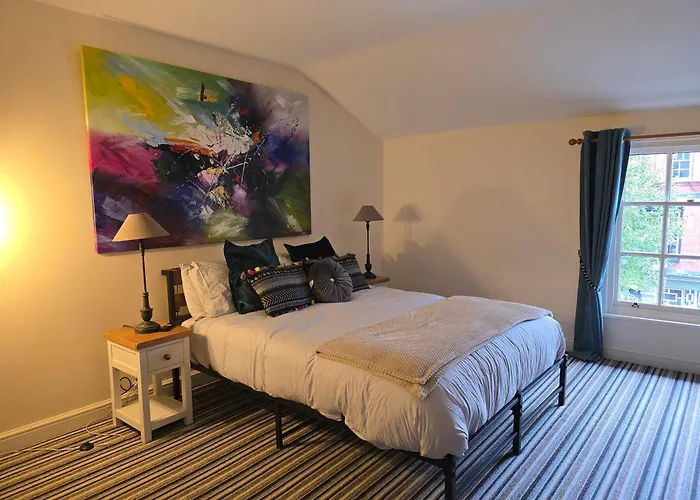 Honeymoon Suite - The Unicorn Hotel