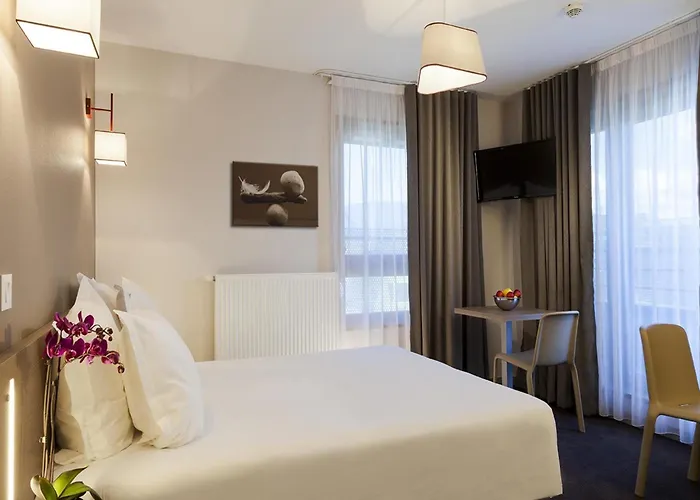 Comfort Triple Room Near Geneva