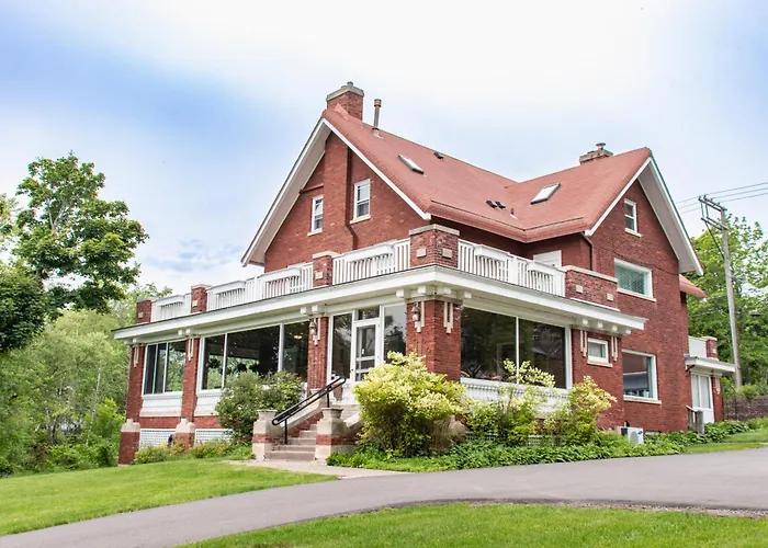 Historic Gg Barnum Mansion By Heirloom Boutique Collection