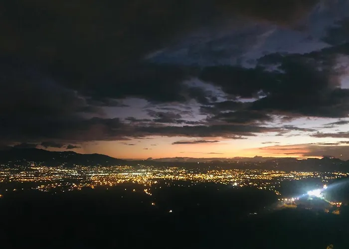 Hotel Mirador Mayday Mountain View