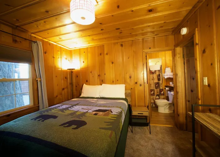 Tamarack Lodge Motel