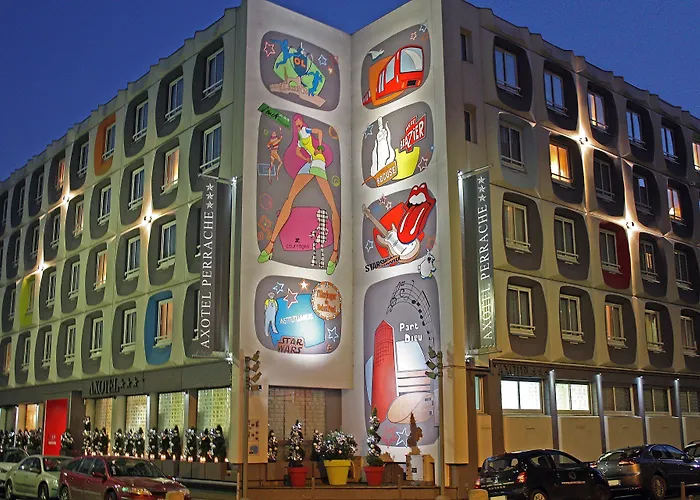 Hotel Chromatics & Restaurant Hill Club By Happyculture