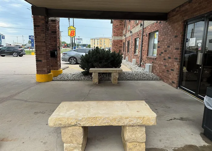 Super 8 By Wyndham Independence Ks