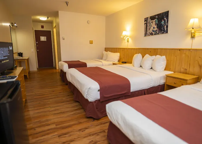 Canadas Best Value Inn- Riverview Hotel