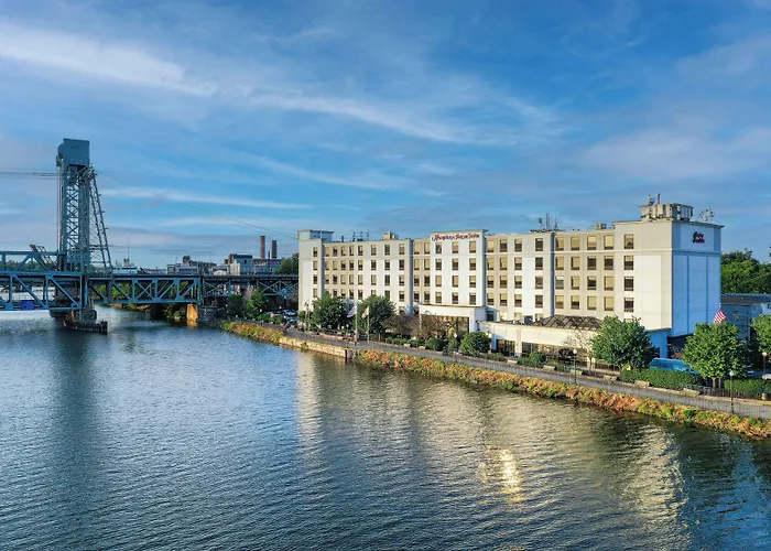 Hampton Inn & Suites Newark-Harrison-Riverwalk