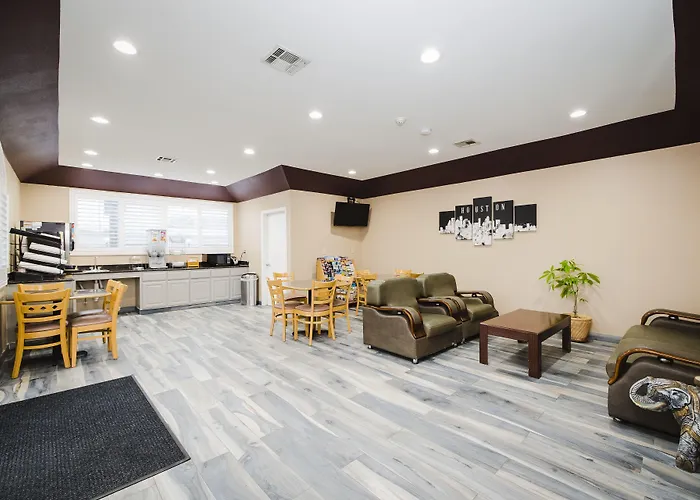 Sapphire Inn & Suites